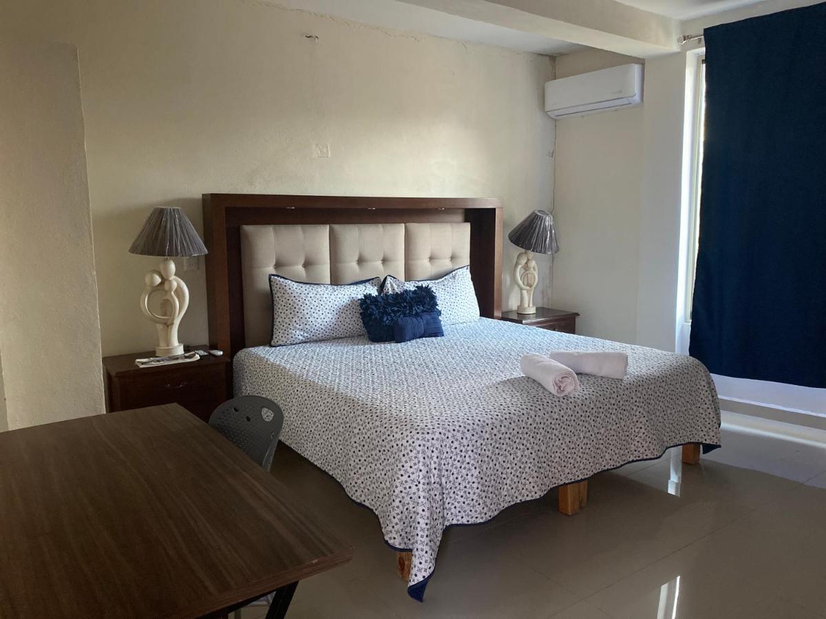 Hotel Maria Elenena El Fresno Ngoại thất bức ảnh